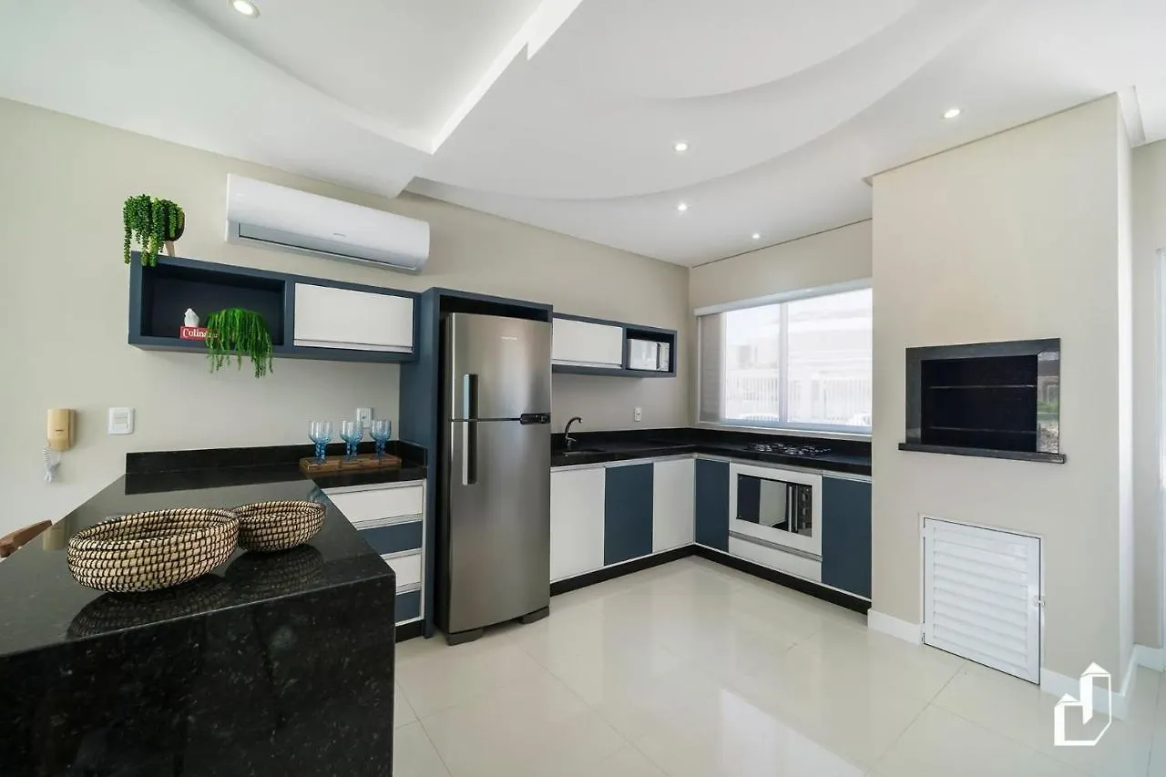 Duplex Com Piscina A Beira Mar E 03 Suites Bombinhas 0*,  Brazil