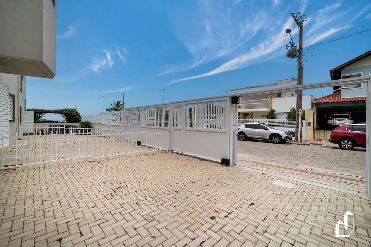 Duplex Com Piscina A Beira Mar E 03 Suites Bombinhas